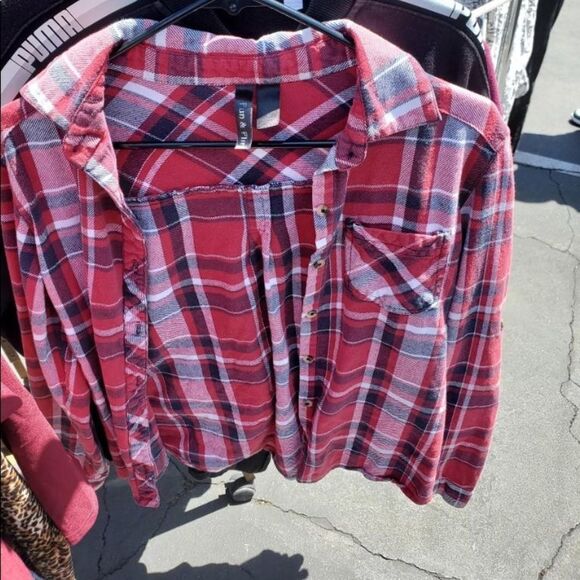 Size small medium and plus size queen size tops six items for 25 - Picture 11 of 13